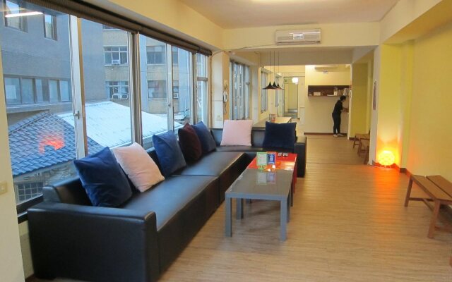 Tavern L Hostel