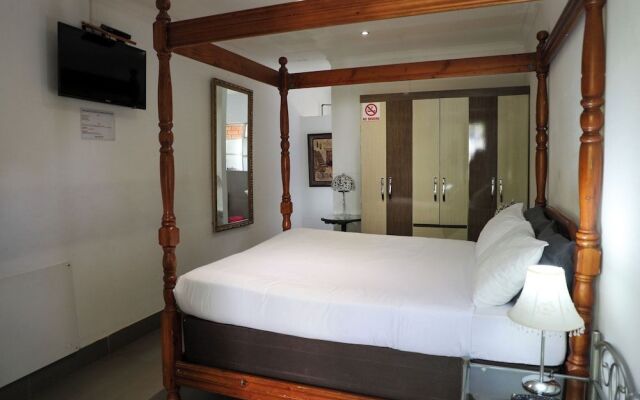 Golden Lantern Guest Lodge