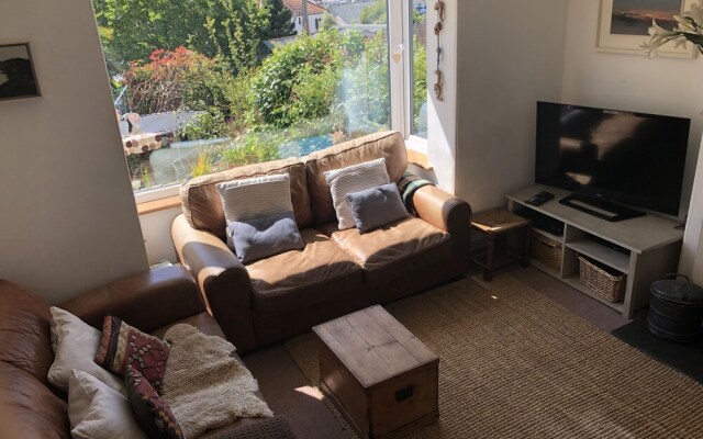 Sunnyview 5-bed House in Kingsbridge With Parking