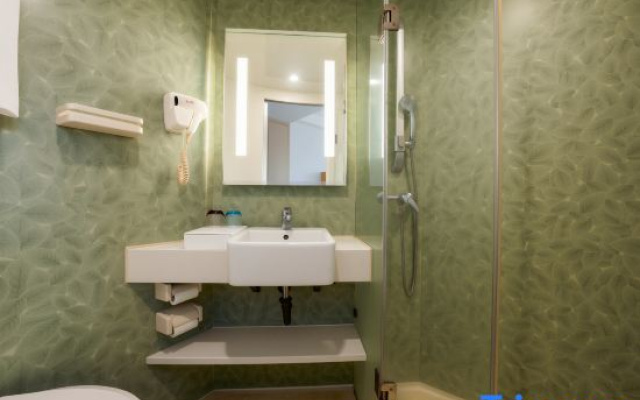 H Hotel（Xi‘an Foreign Studies University Branch）