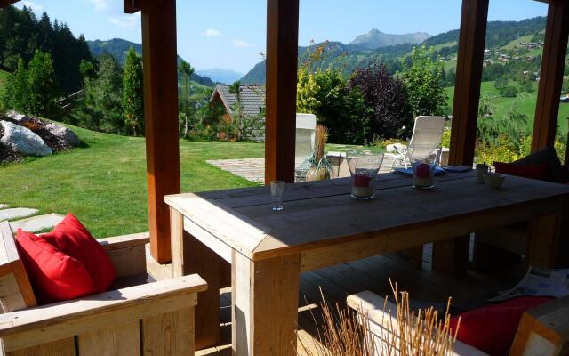 Sunny Chalet in Les Gets with Jacuzzi