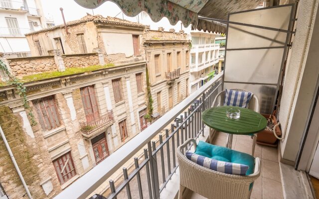 Comfortable Central Athens Flat  by Cloudkeys