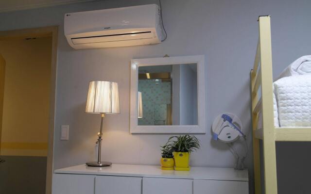 Sun and Moon Guest House - Hostel