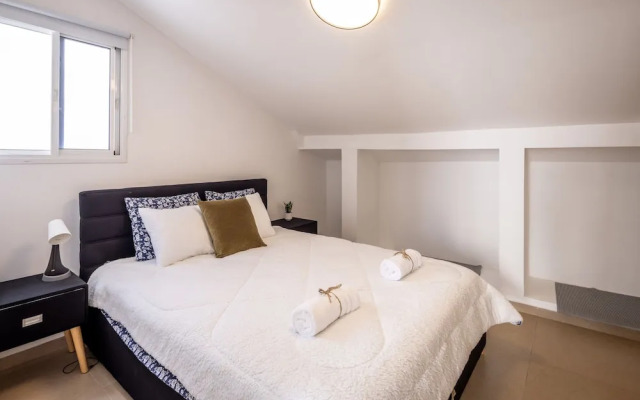 Poleg Serenity Villa by Sea N' Rent
