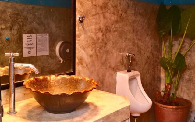 Bodega Chiang Mai Party Hostel - Adults Only