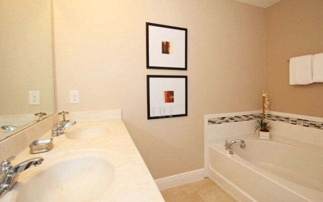 5 Bedrooms Vacation Homes by RedAwning