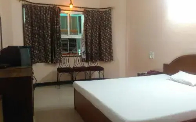 Hotel Tri-Lok Palace