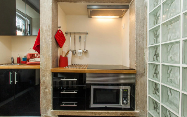 Remodeled Historic Apartment in Bairro Alto