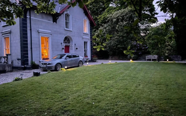 Fountain Hill House
