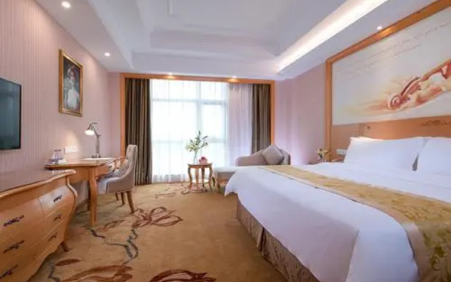 Vienna Hotel Guangdong Maoming Railway Station