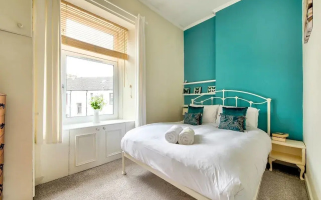 Light 2-bed West End Apt Overlooking Kelvingrove Museum