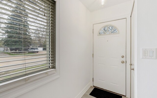 Beautiful Romantic 2 Bedroom House in the City Close to Restaurants and Bars 2 Home by Redawning