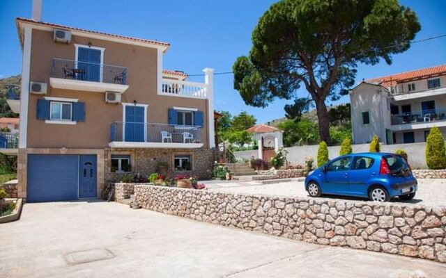 Mandi’s Apartments Aggelos