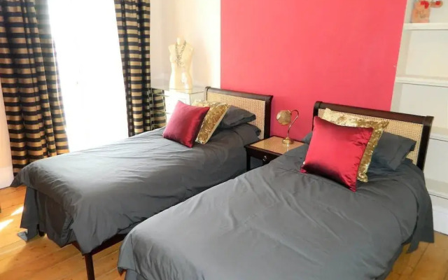 Period Home - Charming Features - 1 Mile From Hoe