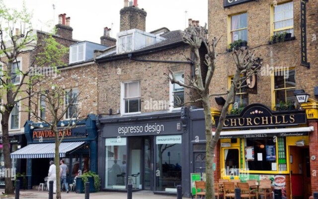 Bright & Chic St John's Hill Duplex