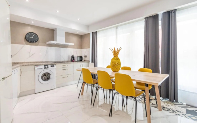 Lujan Deluxe Suites by Valcambre