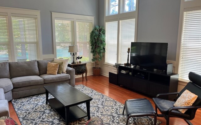 1380 Laurel Grove 3 Bedroom Home by RedAwning