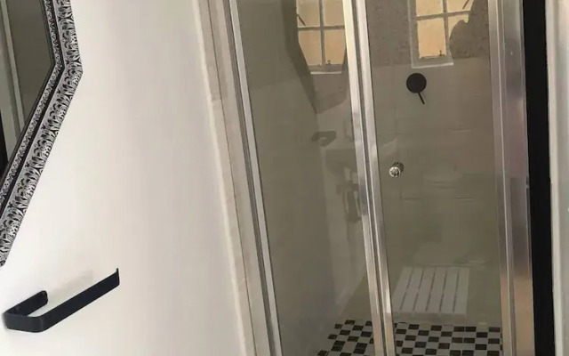 Charming Executive Studio, Solar Power, Wifi