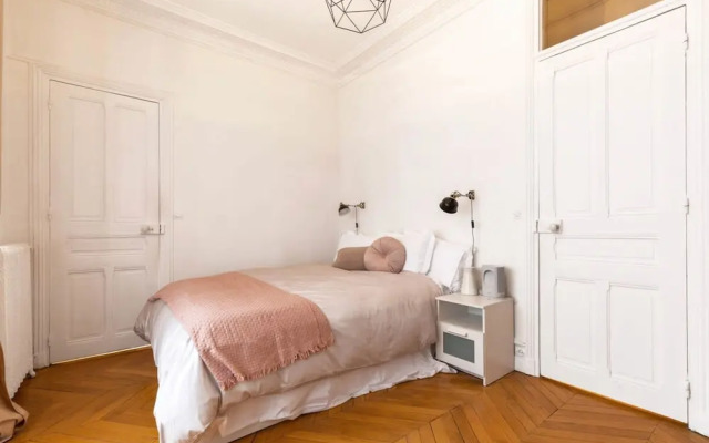 Chic Grenelle 3 Bedroom Apartment in Paris