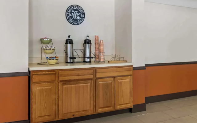 Econo Lodge Manistee