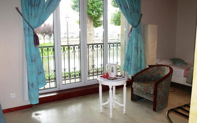 Logis Hôtel Les Pages