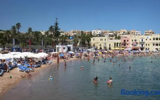 Seaside Bliss 3BR Holiday Apartment Sliema