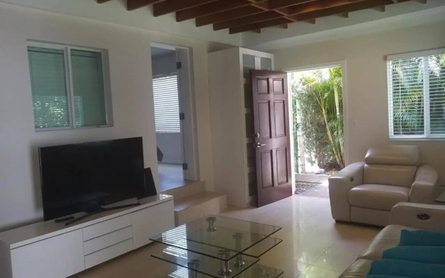 LUXURY Guayabita's House