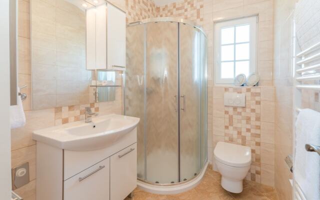 Beautiful Villa in Privlaka With Heated Swimming Pool