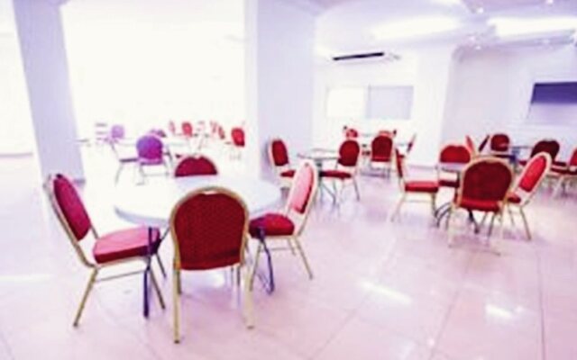Rose Garden Hotel Suites