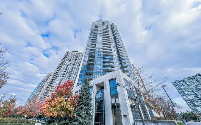 Lake View Luxury Condo by Elite Suites