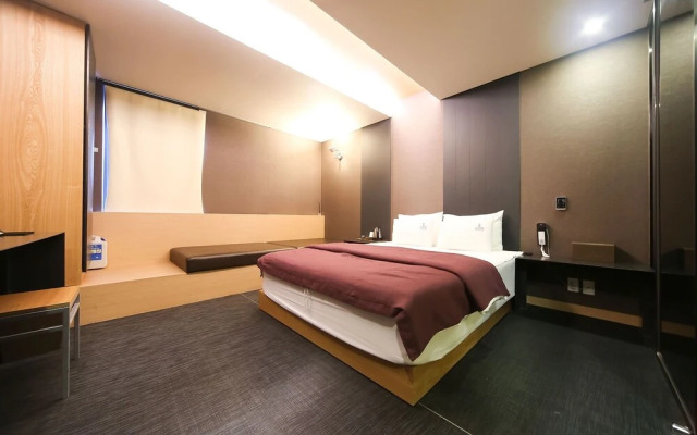 Changwon Jinhae Lewis Hotel