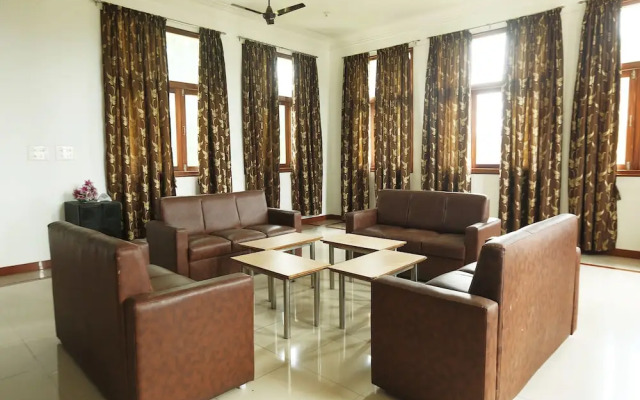 OYO 13566 Kumars The White House