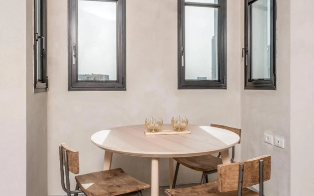 Trendy and cosy apartment / Balcony