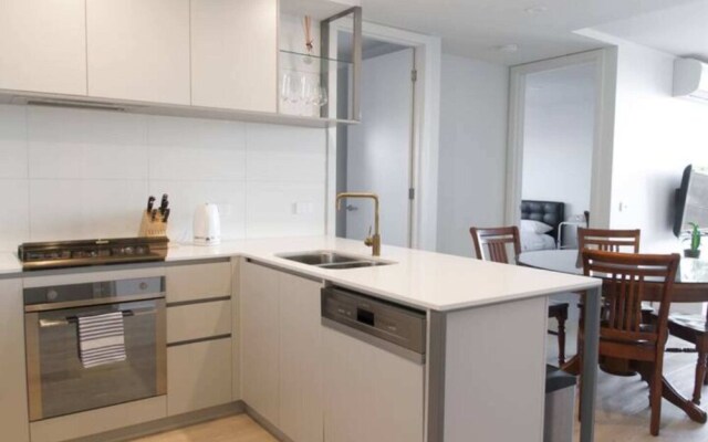 New Spacious 2 Bedroom With Gorgeous City Views