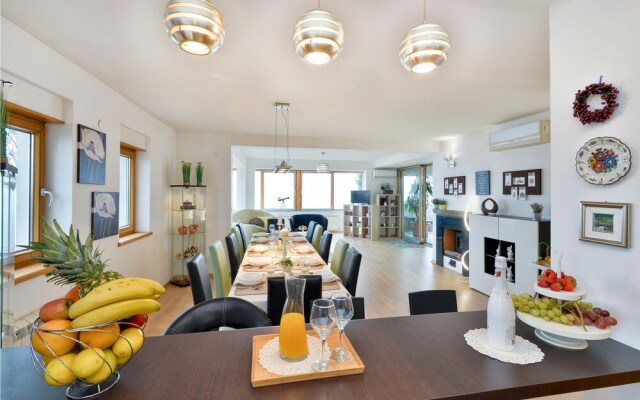 Nice Home in Zagreb With 6 Bedrooms and Wifi