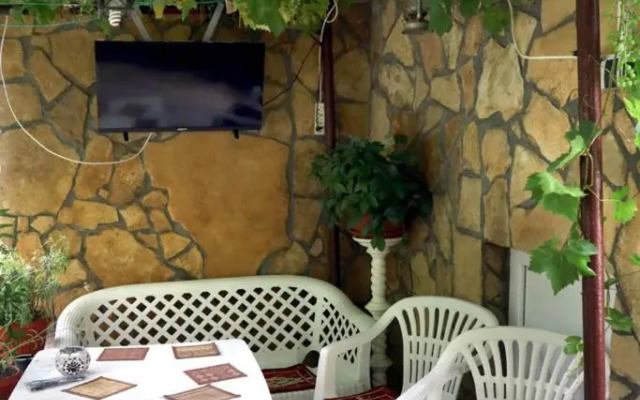 Modern&Cozy Bosnian house with GARDEN+FREE parking