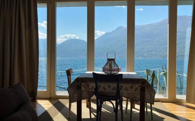 Unique waterfront private house at Como lake