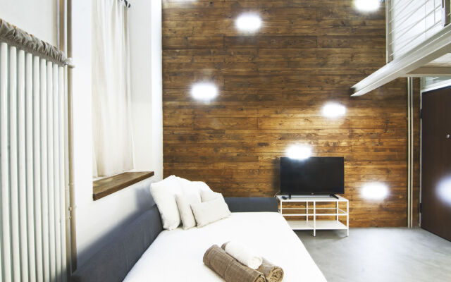 Alessia's Flat - Mac Mahon