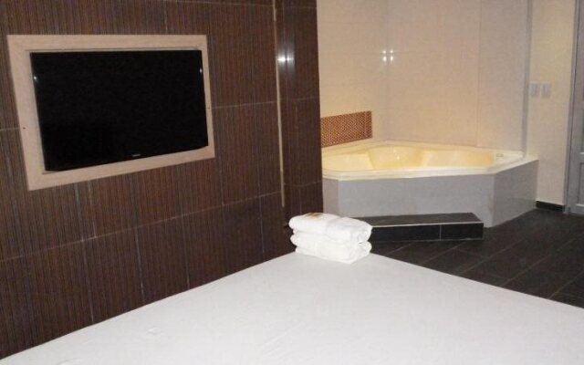Hotel 56 Avenue Plaza