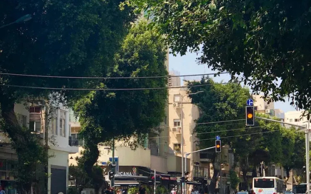 Classic 1BR in City Center near Beach by FeelHome