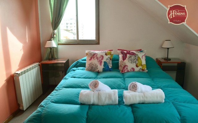 The House Hostel Resto & Bar Bariloche