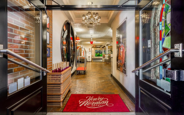 Henry Norman Hotel