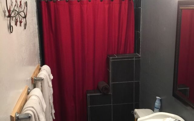 White House Inn on the Waterfront