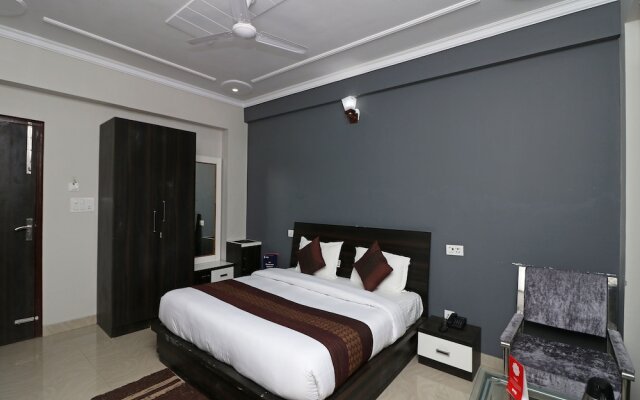 OYO 11877 Royal Residency