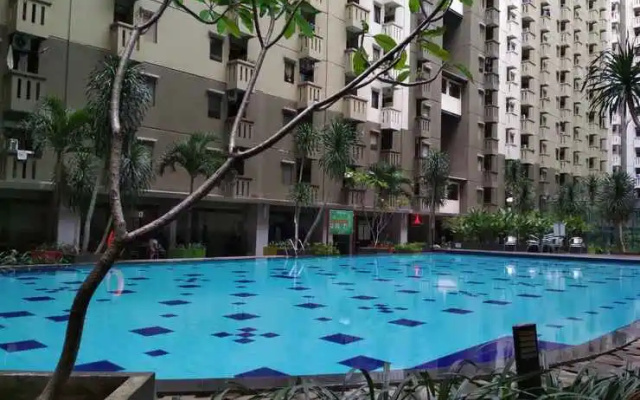 Cozy and Warm 2BR Apartment at Gateway Ahmad Yani Cicadas By Travelio – Pool – Bandung