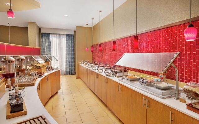 DoubleTree by Hilton Richmond Airport