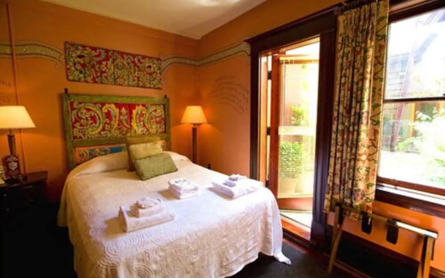 McMenamins Hotel Oregon