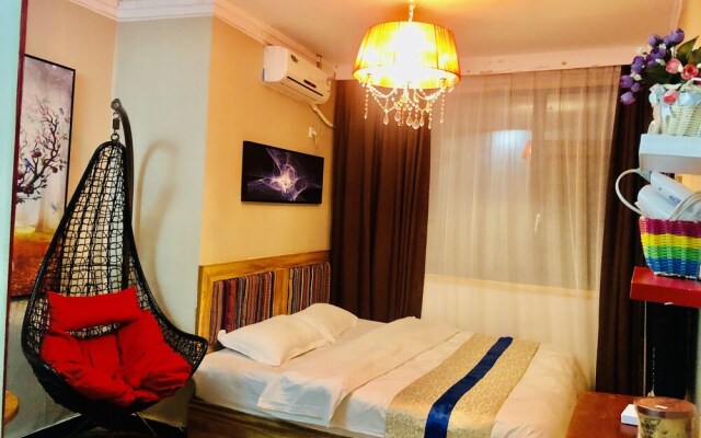 Fenghuang Little Bear Family Guest House