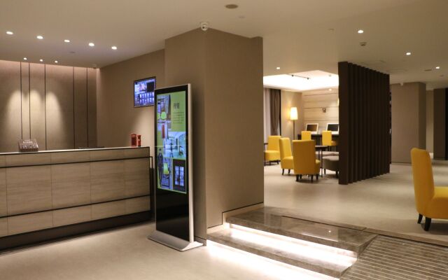 Homeinn Plus Shanghai People Square East Jinling Road Hotel
