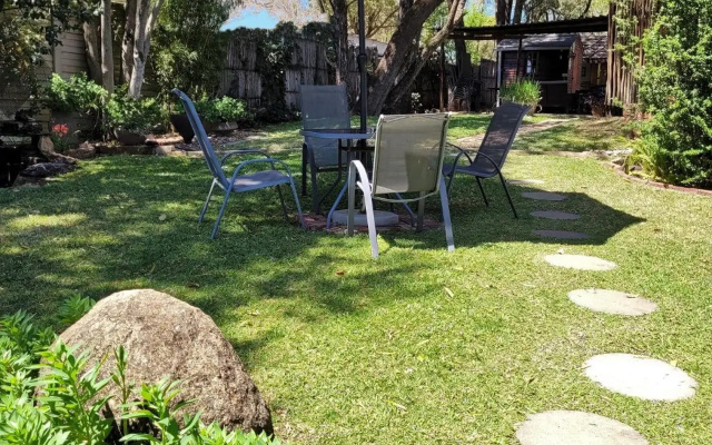 Riverbush Lodge Guesthouse